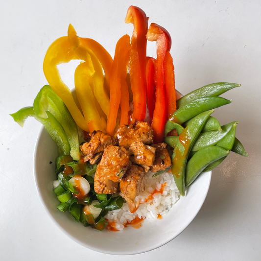 Rainbow Poke-bowl with Salmon cubes